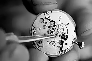 格拉苏蒂机械表走时误差大怎么办？（原因分析与解决方法）